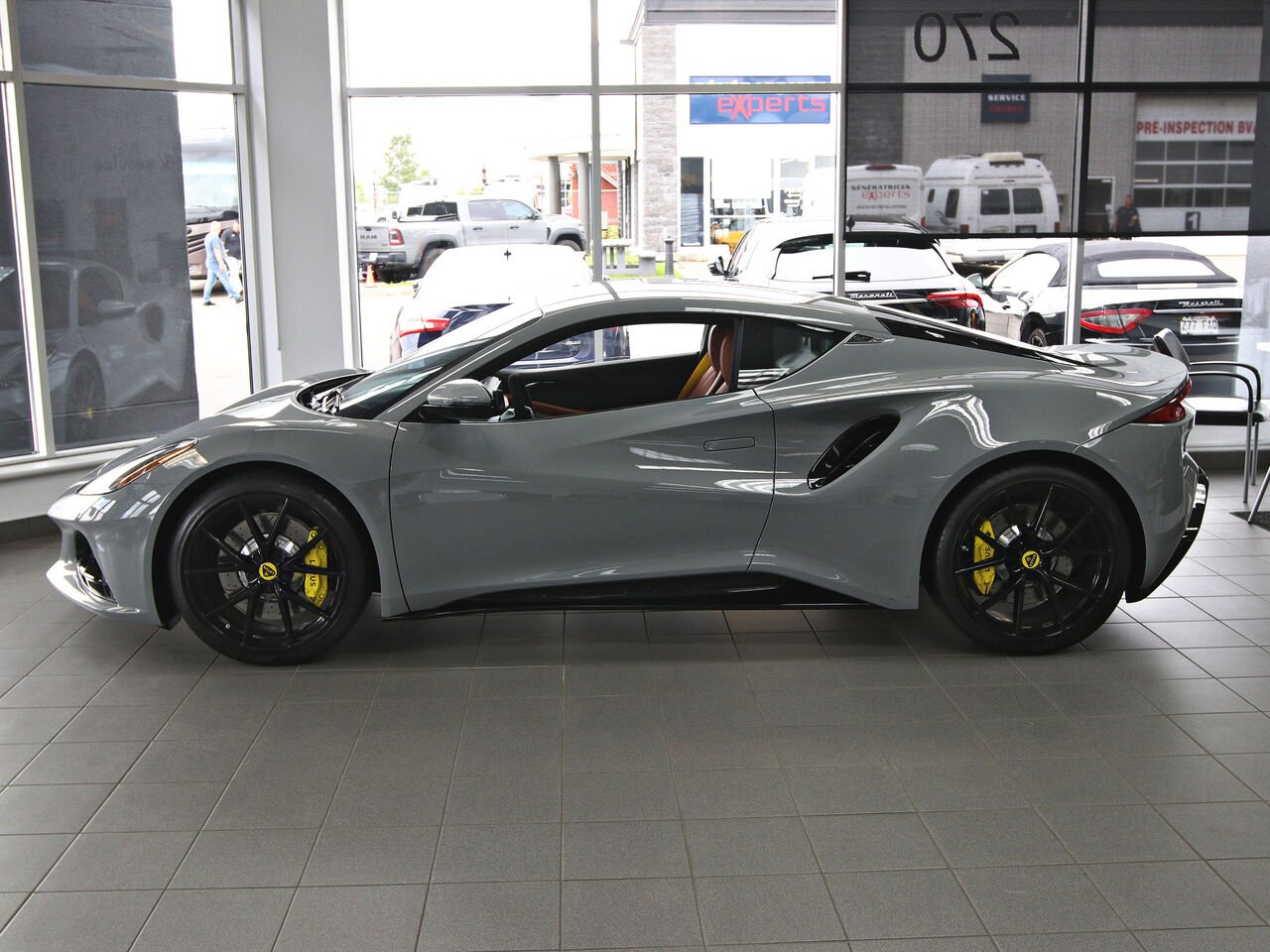 Lotus Emira 2026 Nimbus Gray Québec - photo #4