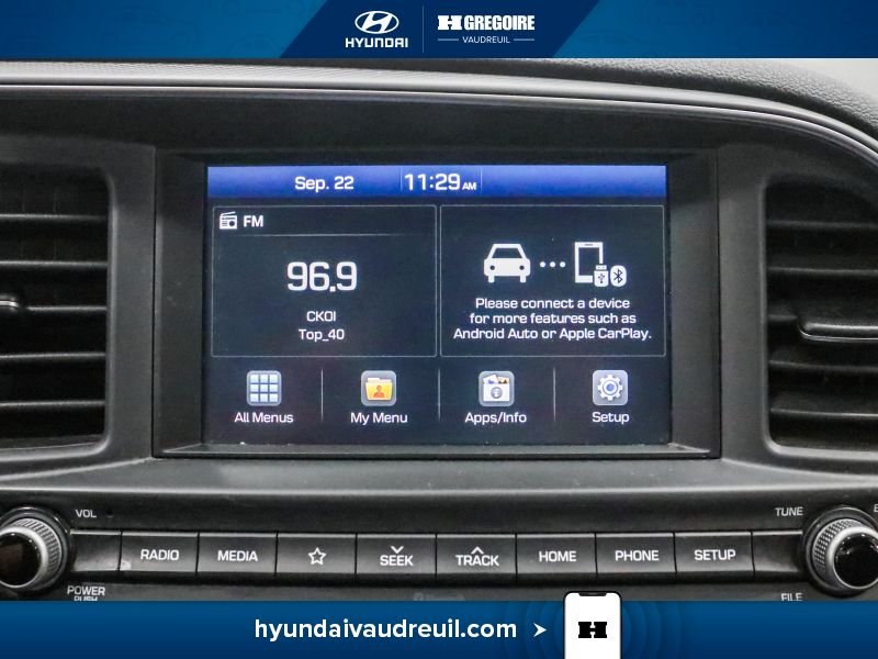 Hyundai Elantra YR839 | Preferred Auto 2019 Argent Laval - photo #24