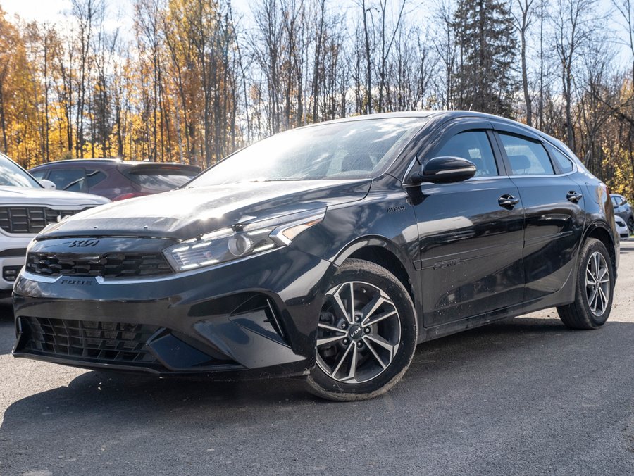 2023 Kia Forte5 EX IVT Black