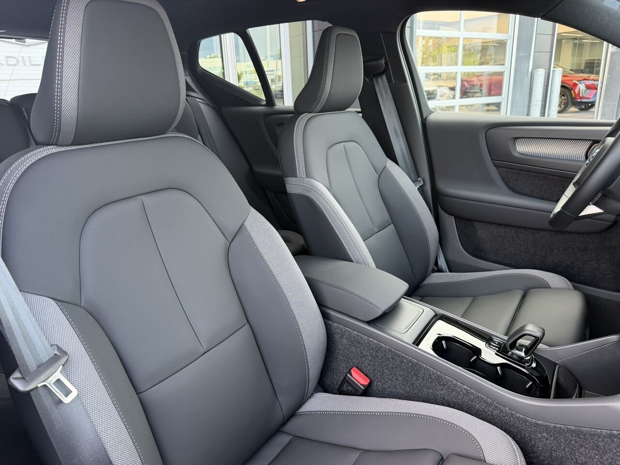 2026 Volvo EX40 PLUS DUAL MOTOR Blue Laval - photo #22
