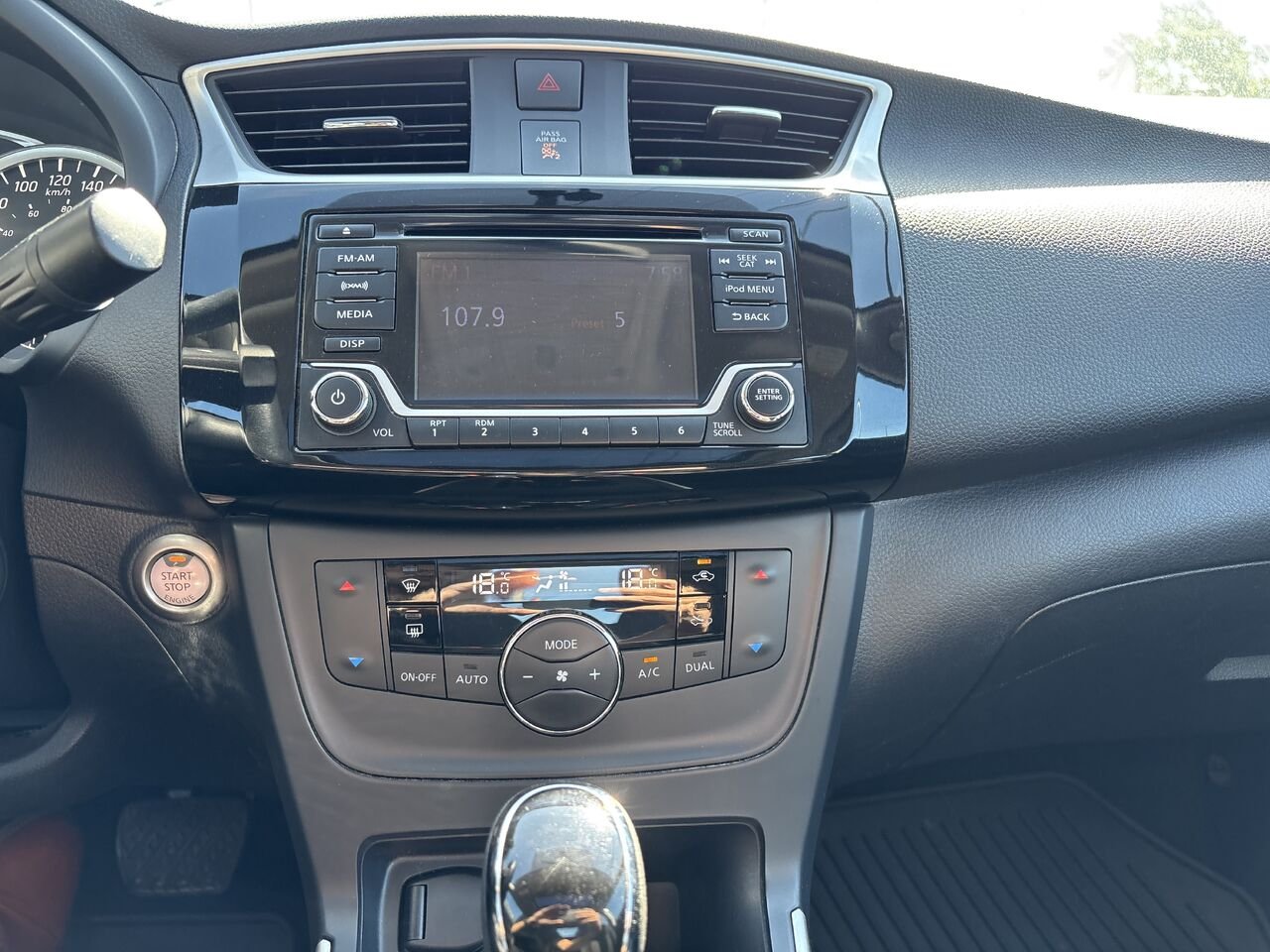 2018 Nissan Sentra SV Édition de minuit CVT Grey Montmagny - photo #16