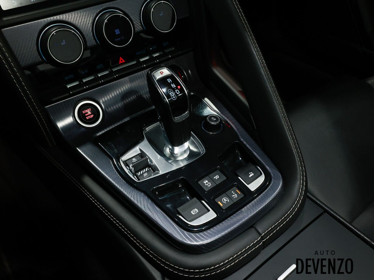 Jaguar F-TYPE 2023 Rouge Saint-Eustache - photo #17