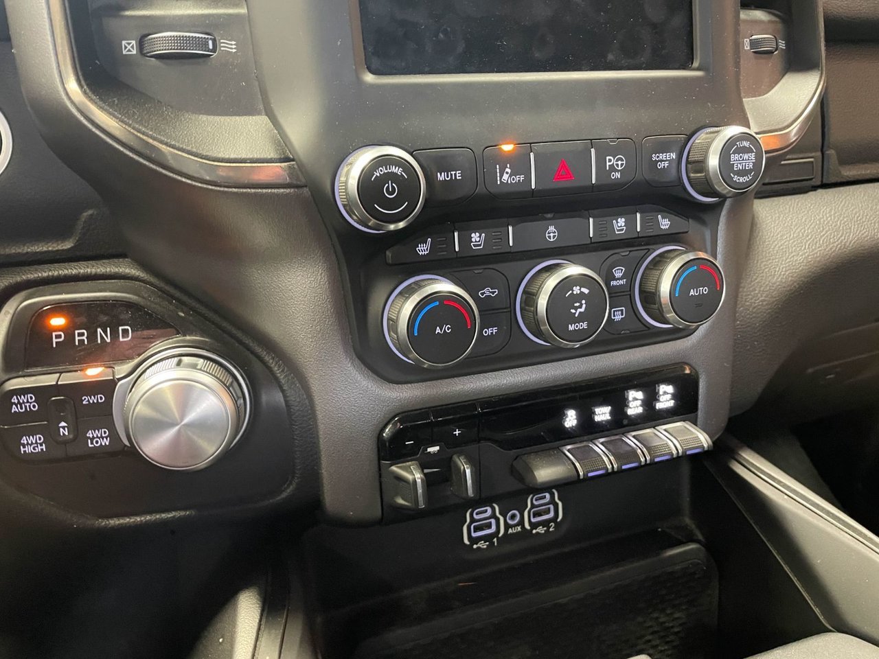 Ram 1500 SPORT 4X4 V8 *LEVEL 2* CUIR SIÈGES VENT BEDLINER 2020 Rouge Saint-Jérôme - photo #11