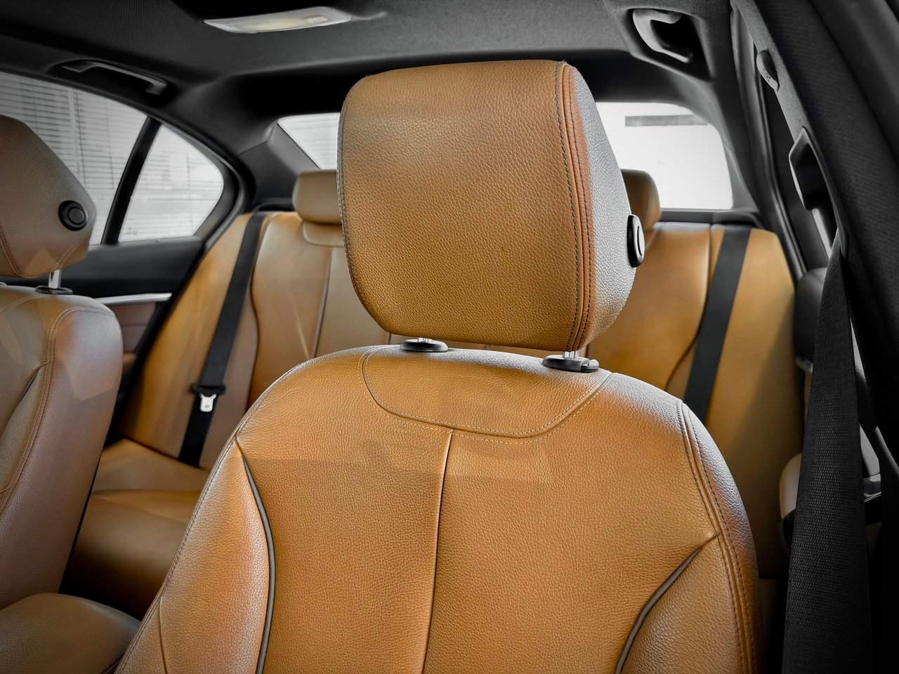 2016 BMW 3 Series Beige Notre-Dame-des-Prairies - photo #18
