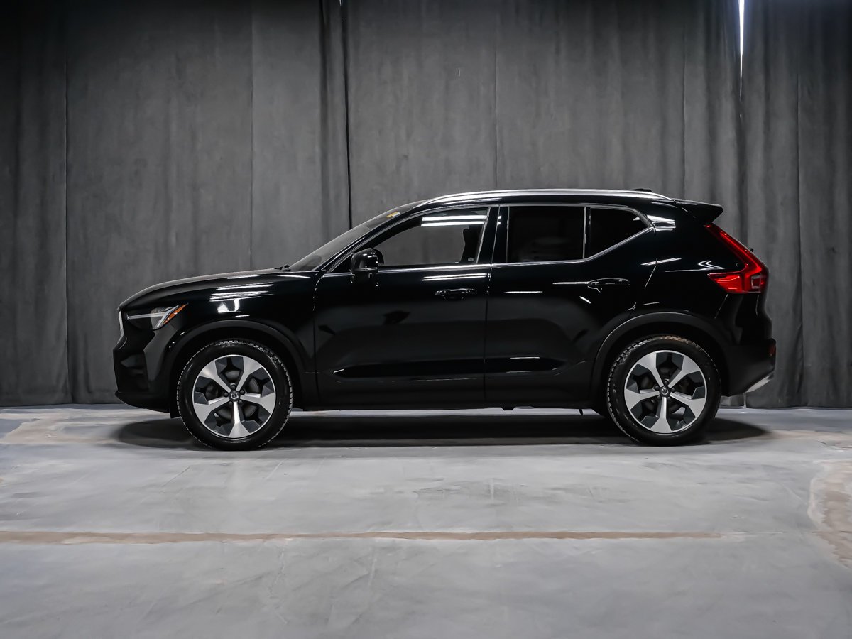 Volvo XC40 B5 PLUS BRIGHT 2023 Noir Montréal - photo #2