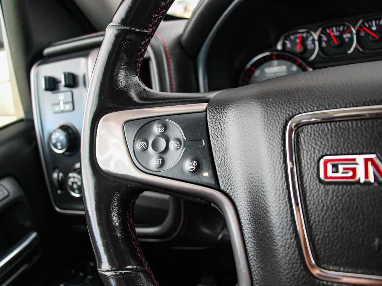 2016 GMC Sierra 1500 4WD Crew Cab 143.5 SLT White Sherwood Park - photo #20