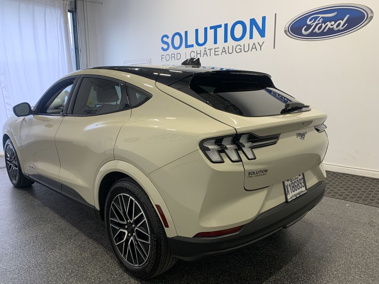 Ford Mustang Mach-E PREMIUM AWD 2025 Beige Saint-Eustache - photo #3