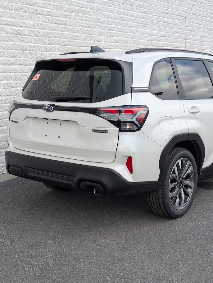 SUBARU Forester PREMIER HYBRIDE 2026 Blanc cristal nacré Saint-Hyacinthe - photo #1