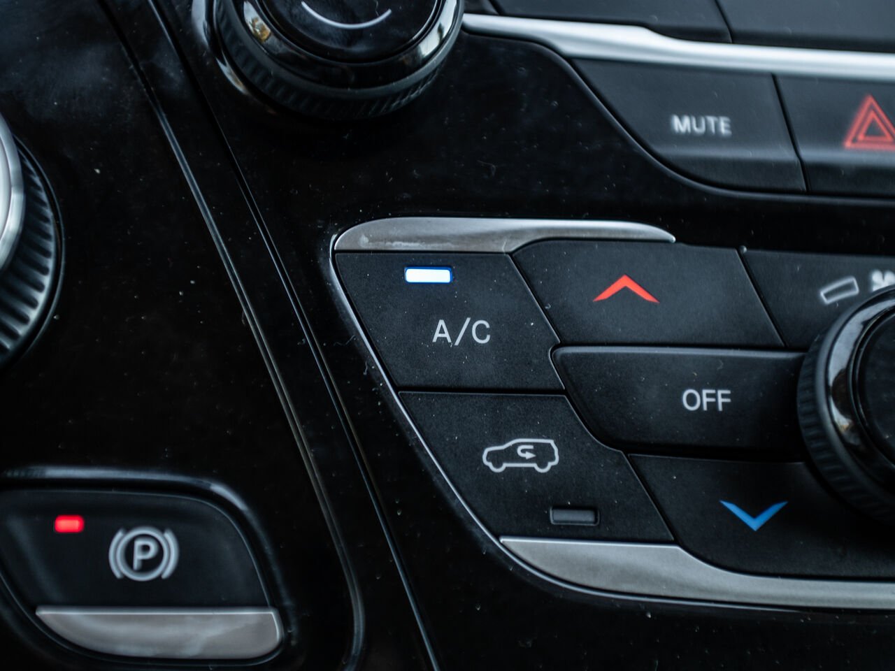 Chrysler Grand Caravan 2023 Argent Sainte-Julienne - photo #23