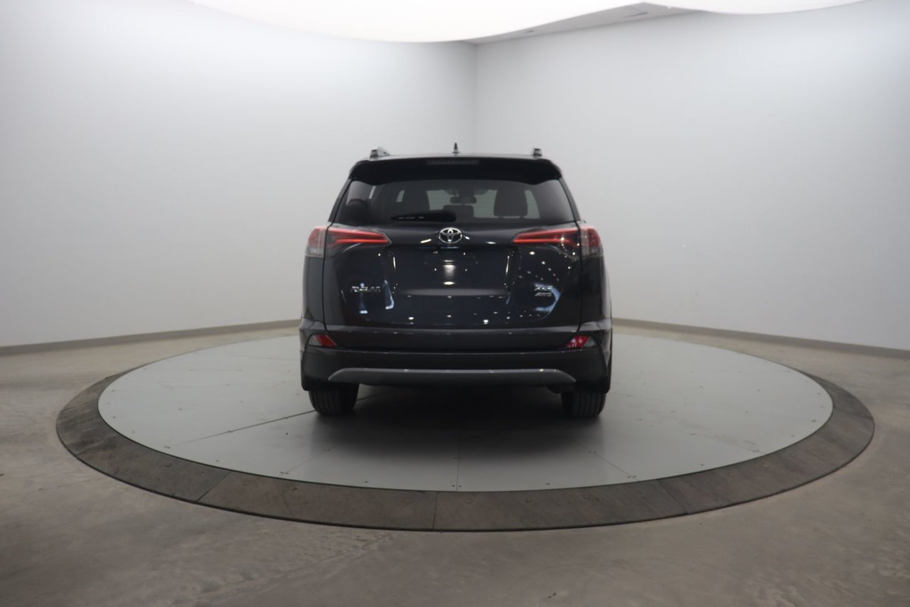 Toyota RAV4 XLE 2018 Gris Baie-Comeau - photo #4