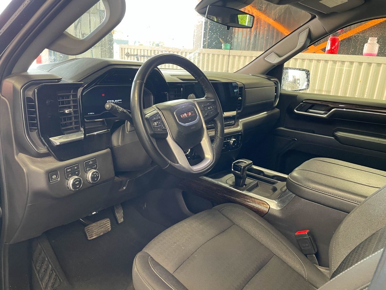 2024 GMC Sierra 1500 ELEVATION CREW 4X4 V8 *NAV* SIÈGES CHAUFF BEDLINER Black Saint-Jérôme - photo #3