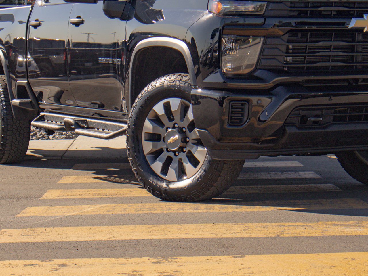 2025 Chevrolet Silverado 2500HD 4WD Crew Cab 159 Custom Black Sherwood Park - photo #5