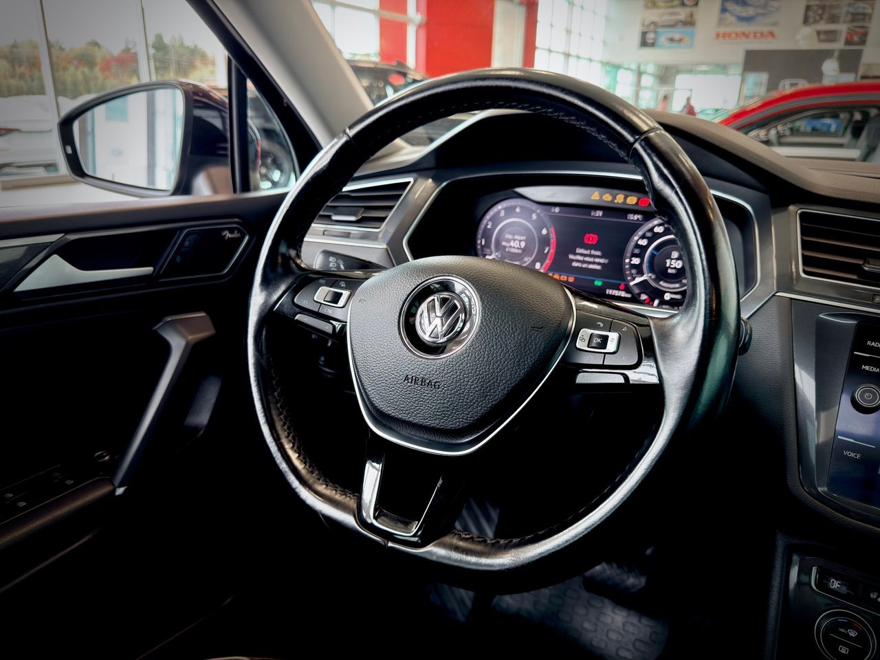 2018 Volkswagen Tiguan Black Notre-Dame-des-Prairies - photo #20