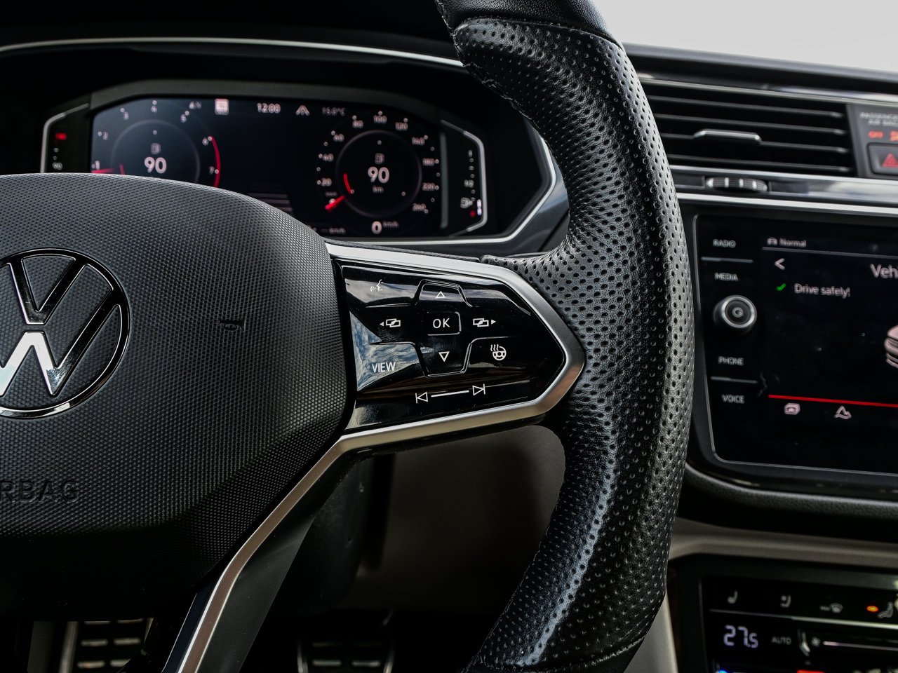 2024 Volkswagen Tiguan Highline R-Line 4MOTION White Sherwood Park - photo #25