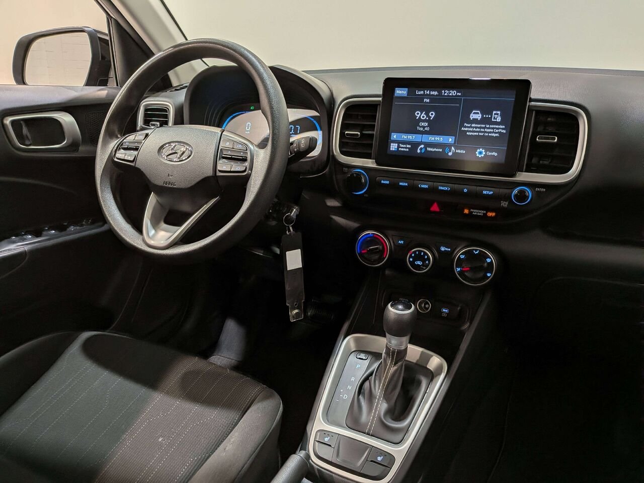 2023 Hyundai Venue Essential IVT Black Val-David - photo #18