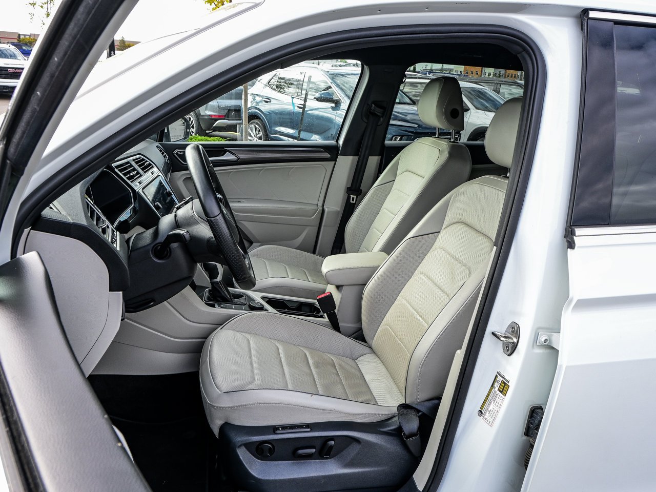 2024 Volkswagen Tiguan Highline R-Line 4MOTION White Sherwood Park - photo #16