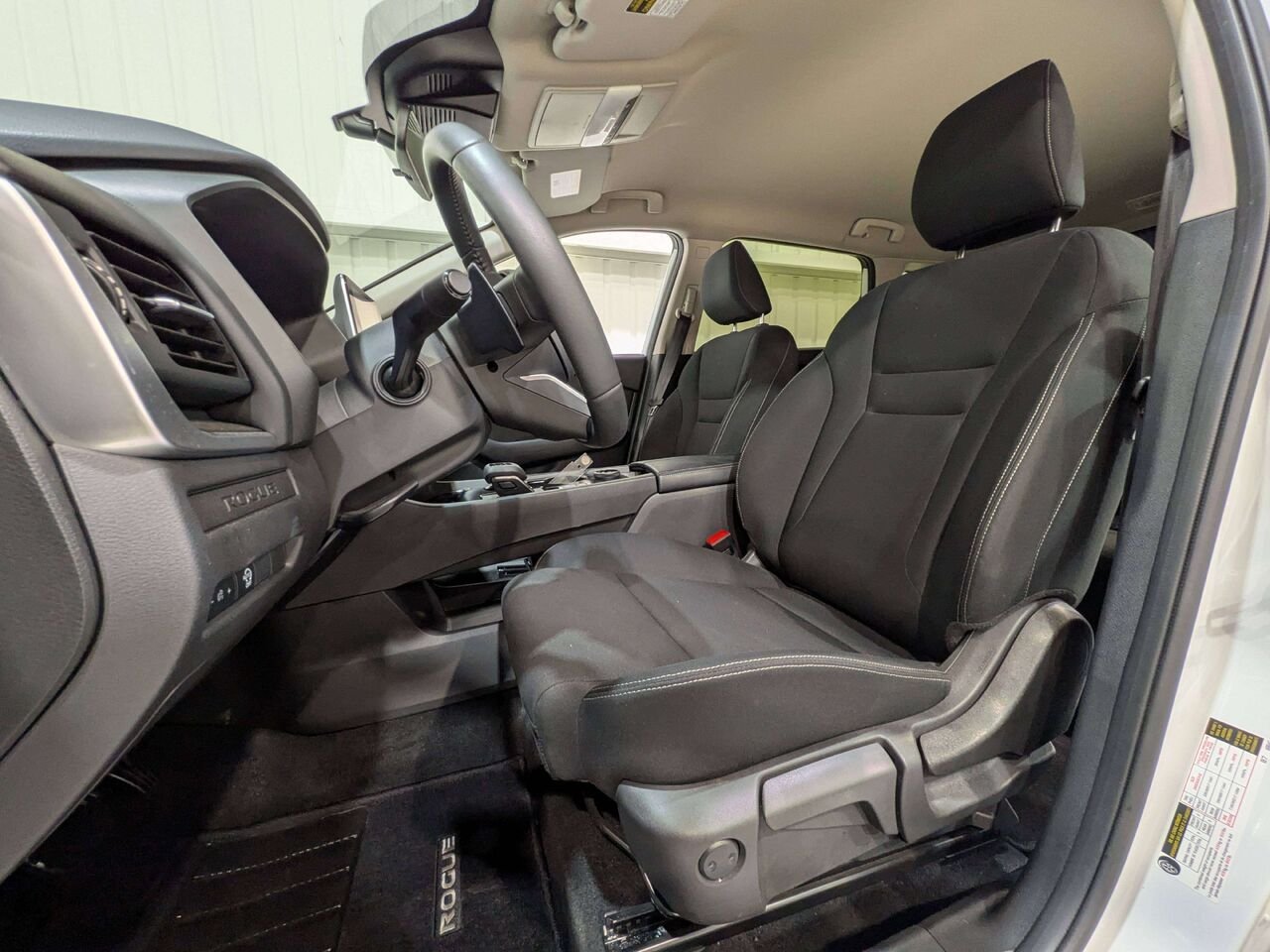 2024 Nissan Rogue AWD S White Val-David - photo #1