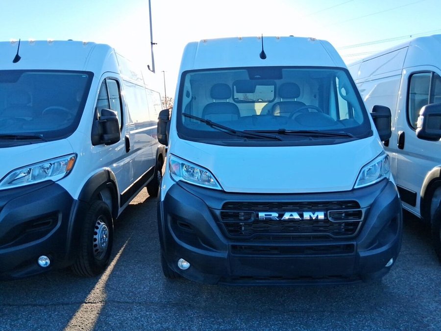 Ram ProMaster fourgonnette utilitaire 2500 Tradesman toit élevé 136 po avec siège passager 2026 Blanc