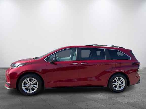 2022 Toyota Sienna Red Thetford Mines - photo #5