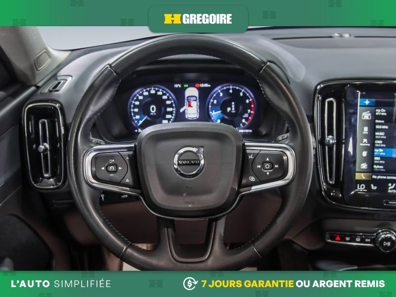 2021 Volvo XC40 Black Laval - photo #25