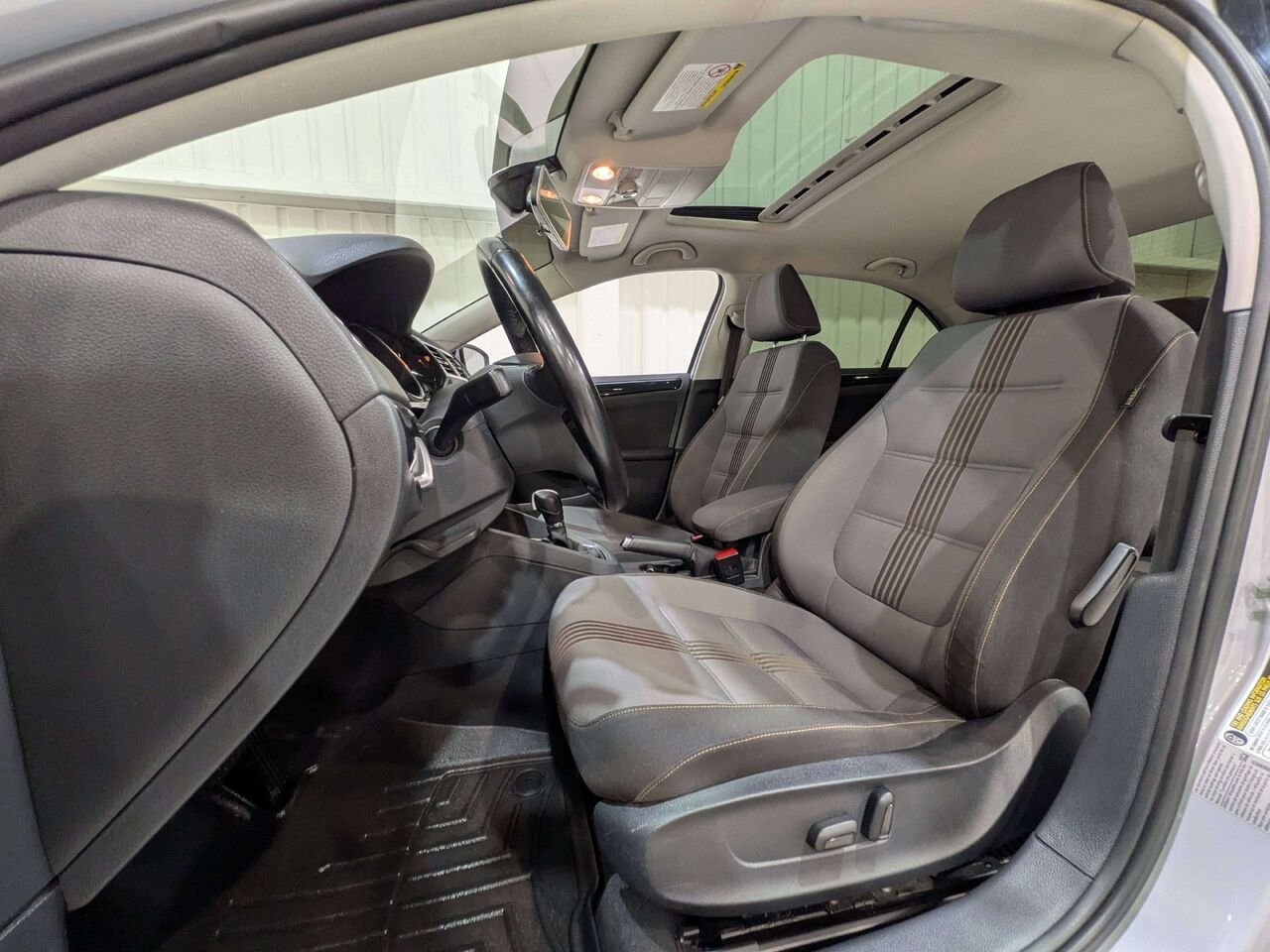 Volkswagen Jetta Sedan 4dr 1.4 TSI Auto Wolfsburg Edition 2017 Gris Val-David - photo #1