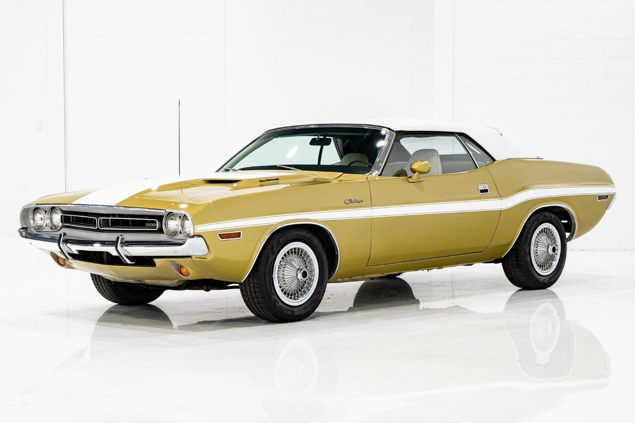1971 Dodge Challenger *PRIX EN USD* Convertible Fully restored to desirable specifications Gold Montreal - photo #37