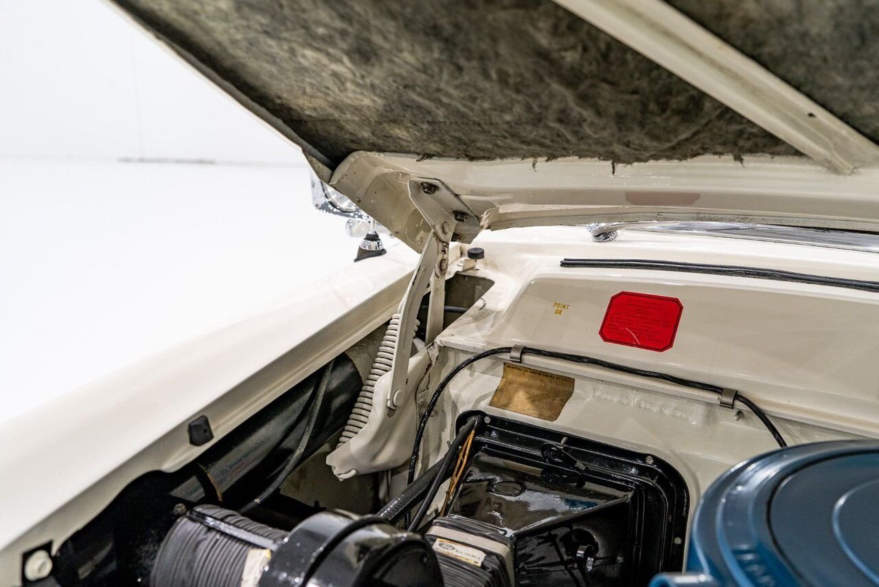 Mercury Monterey **PRIX EN USD** Beautifully presented from former restoration 1956 Blanc Montréal - photo #59