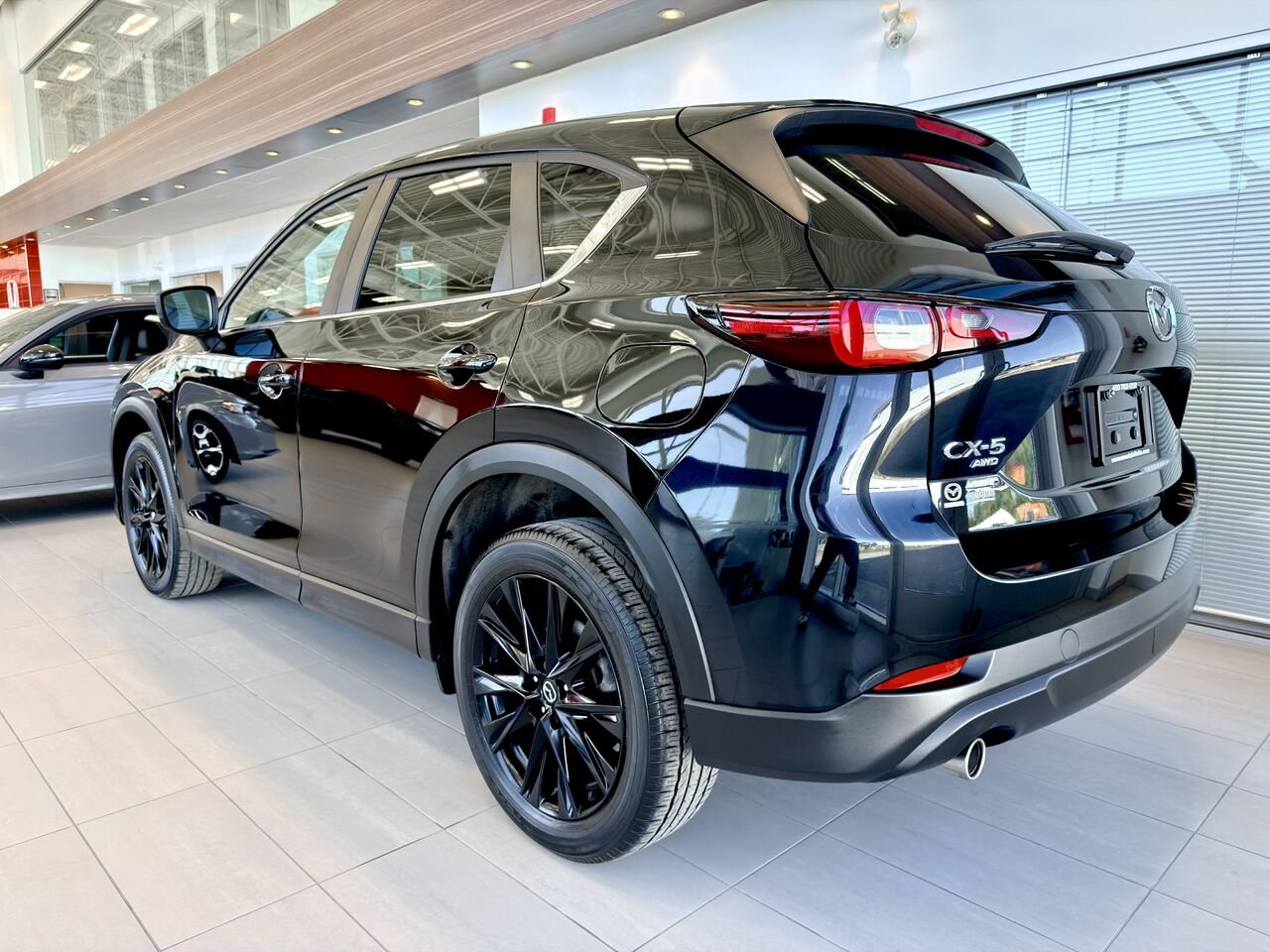 Mazda CX-5 2023 Noir Notre-Dame-des-Prairies - photo #8