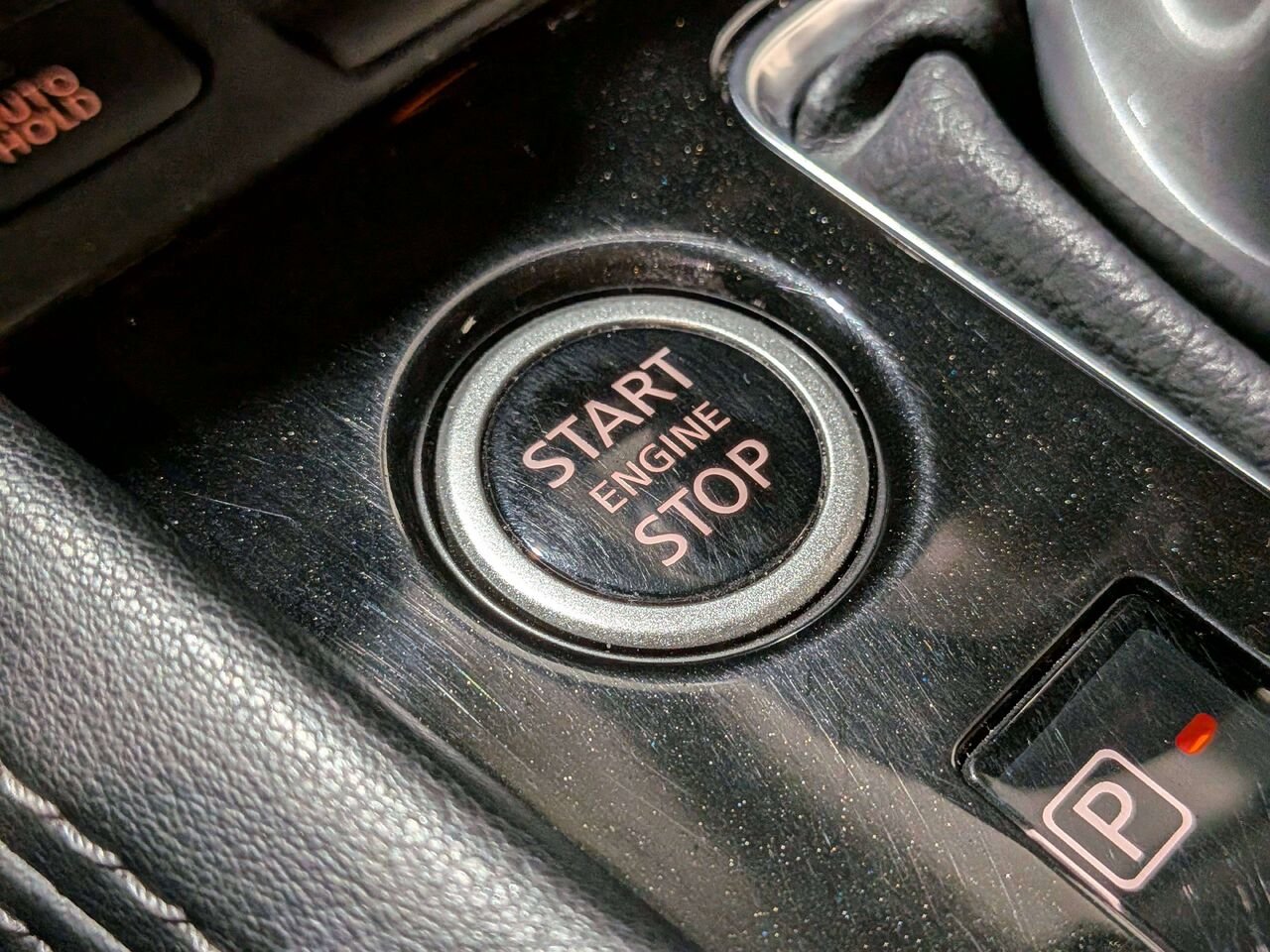 2025 Nissan Kicks Play SV FWD Black Val-David - photo #24