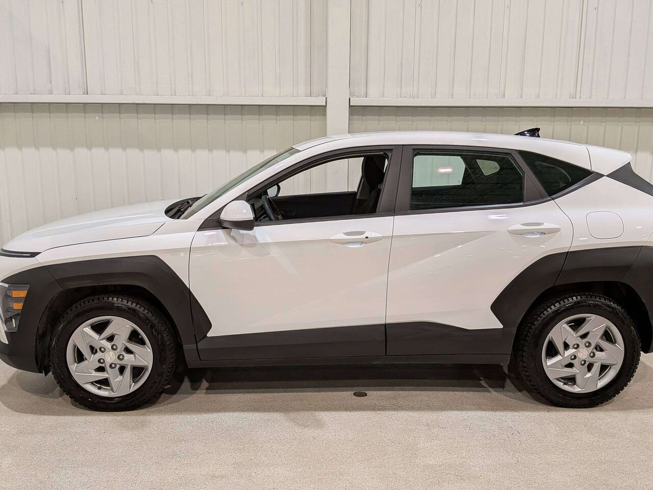 Hyundai Kona 2.0L Essential FWD 2024 Blanc Val-David - photo #4