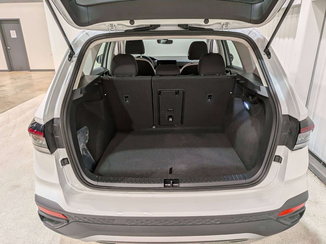 Volkswagen Taos Trendline 4MOTION 2026 Blanc Val-David - photo #8