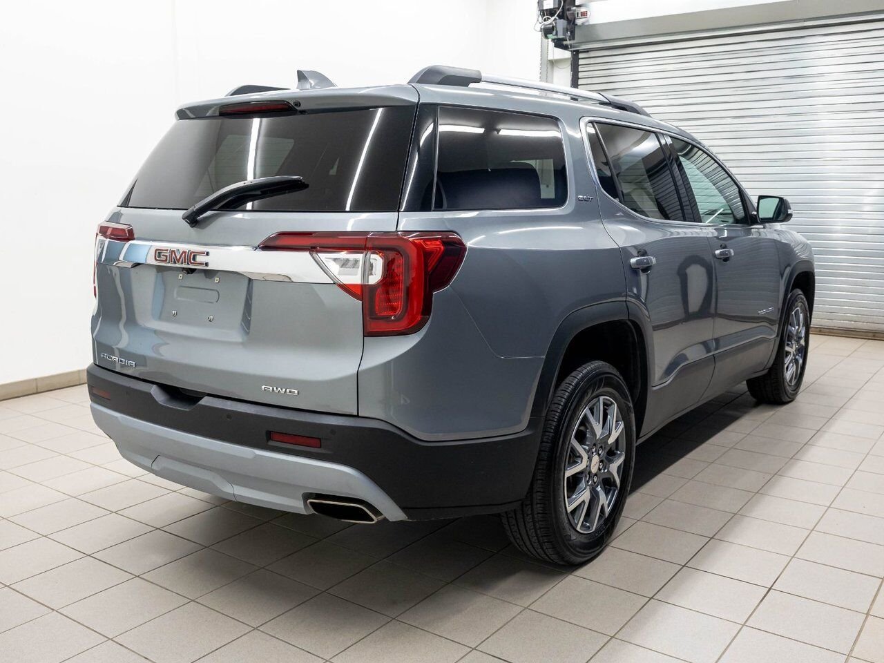 GMC Acadia SLT AWD *NAV* CUIR SIÈGES CHAUF HAYON ELECT BOSE 2023 Gris Saint-Jérôme - photo #7