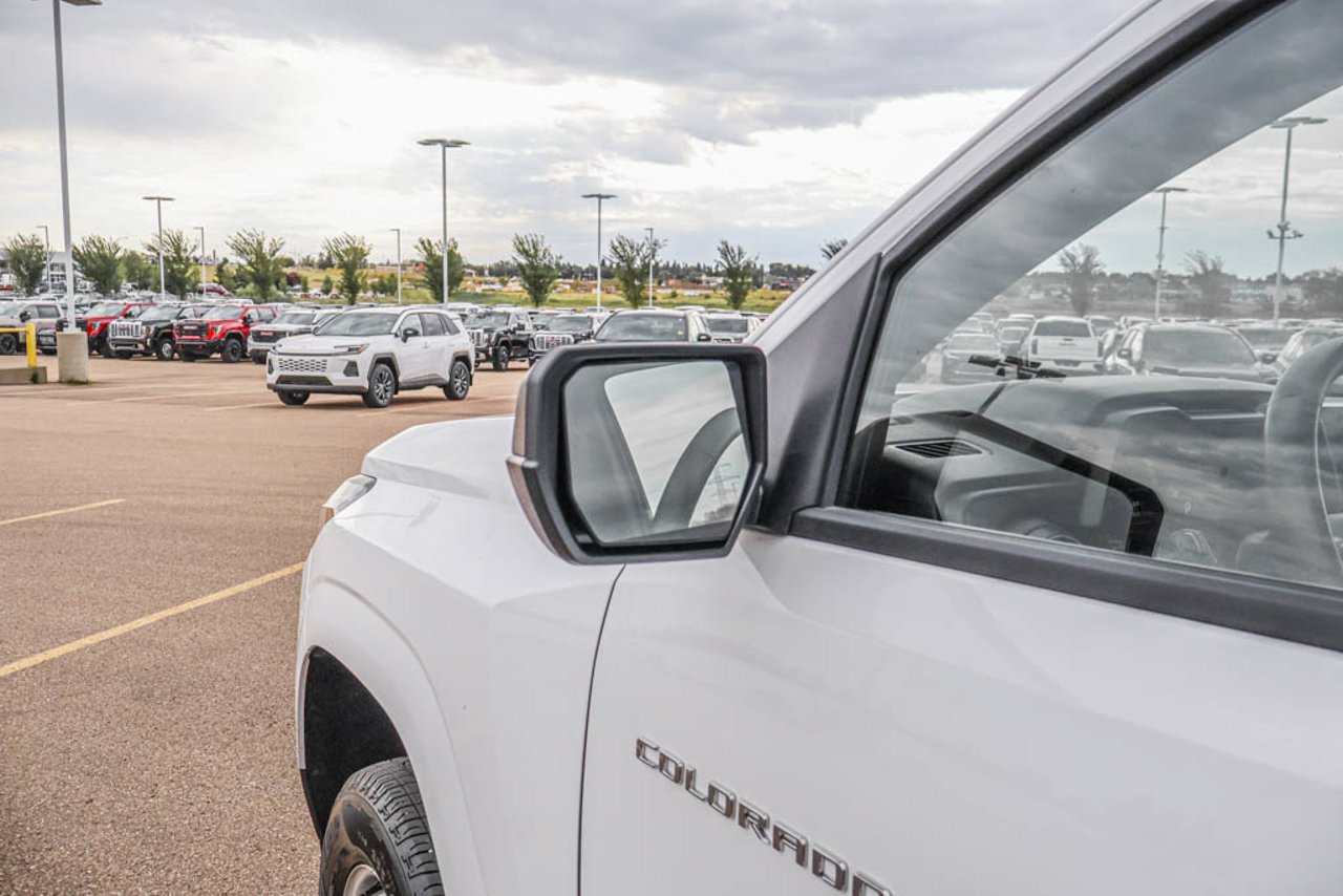2024 Chevrolet Colorado 4WD Crew Cab WT White Sherwood Park - photo #13