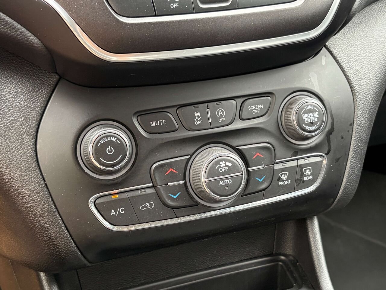 2020 Jeep Cherokee Grey Gatineau - photo #17