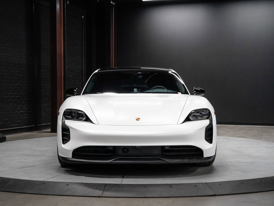 2022 Porsche Taycan 2022 Red