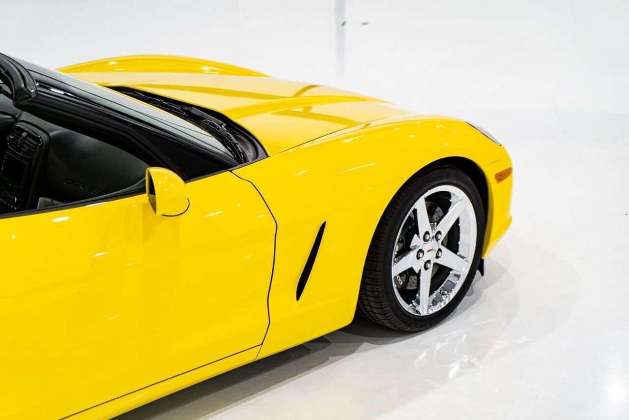 Chevrolet Corvette PRIX EN USD | With Only 900km (563mi) From New With Window Sticker 2008 Jaune Montréal - photo #37