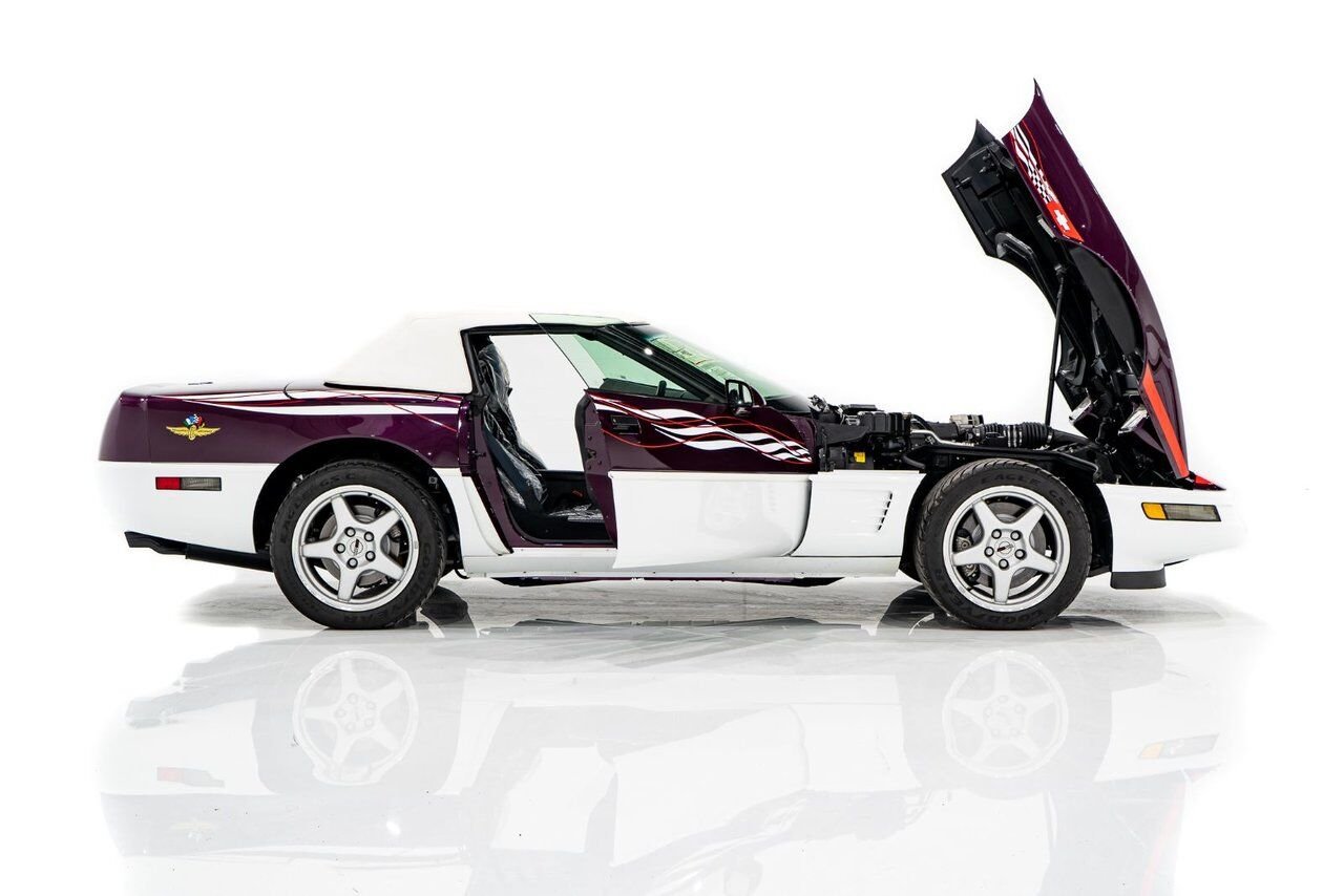1995 Chevrolet Corvette *PRIX EN USD* RPO Z4Z PACE CAR PRESENTED IN DELIVERY PACKAGING WITH ONLY 192MILES (307KM) FROM NEW White Montreal - photo #43