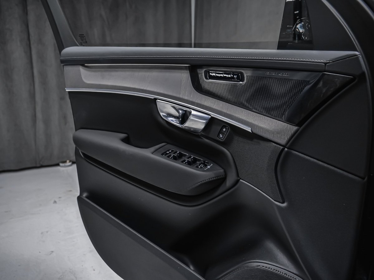 2026 Volvo XC90 B6 ULTRA DARK AVANCÉ CLIMAT 7 PLACES CAMÉRA 360° Blue Montreal - photo #9