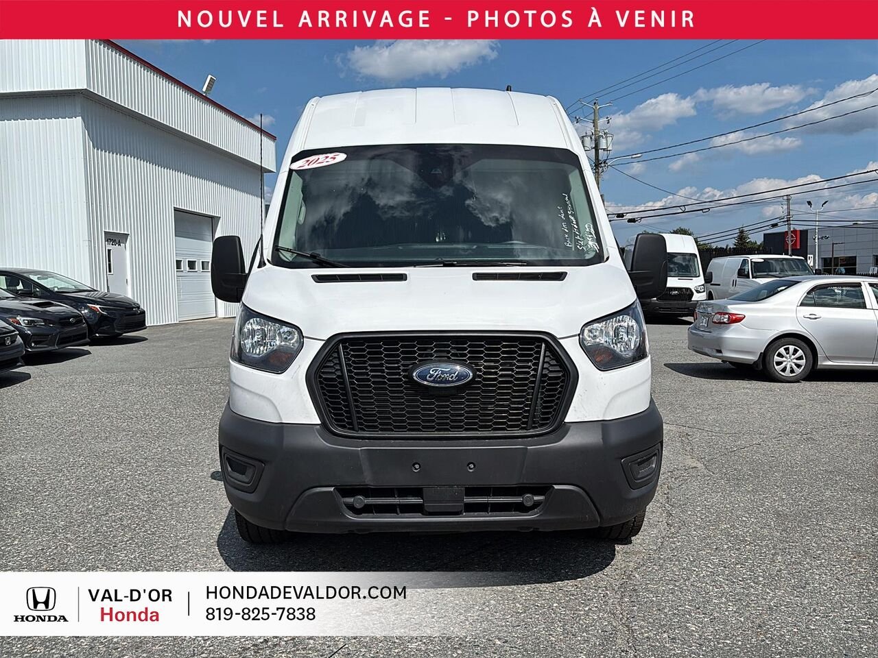 Ford Transit fourgon utilitaire T-250 EL TI toit surélevé 148 po PNBV de 9 070 lb 2025 Blanc Val-d'Or - photo #1