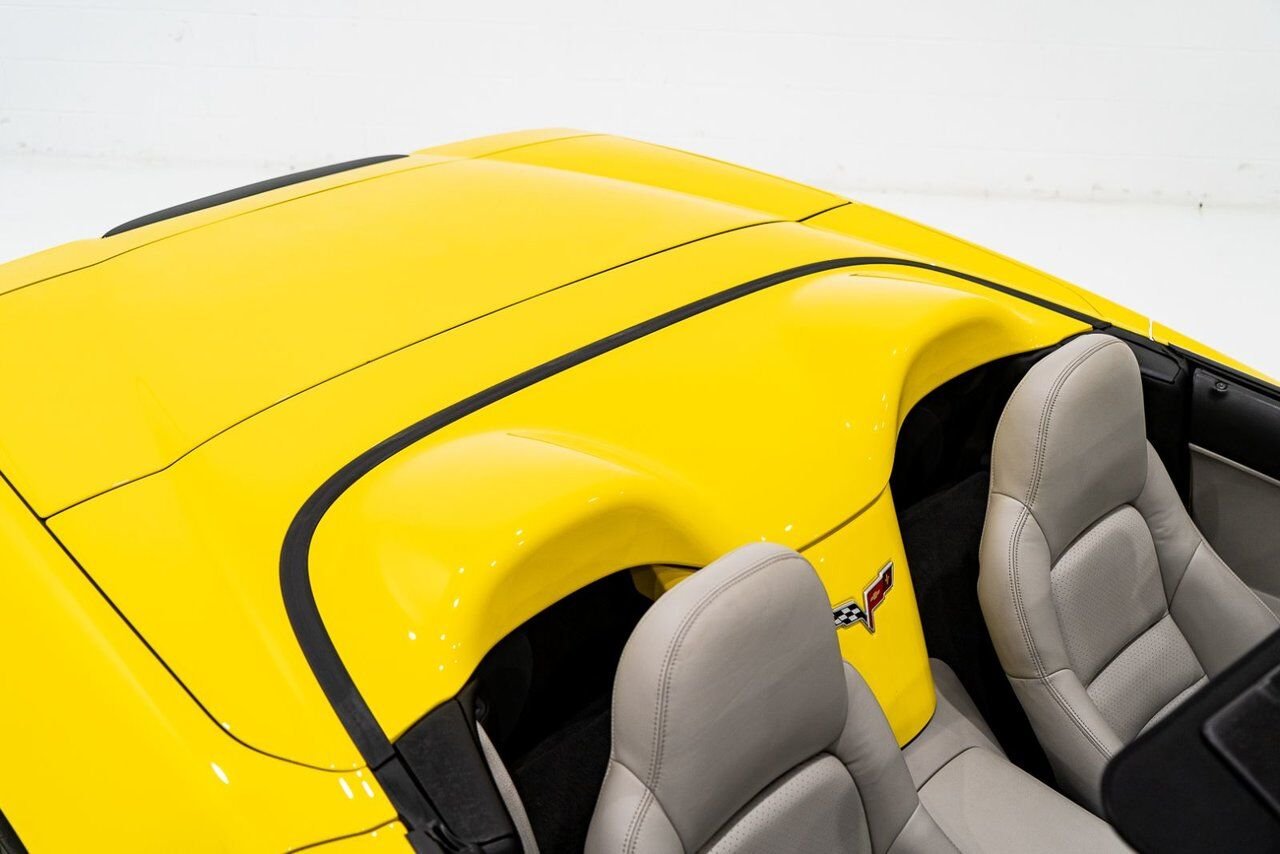 Chevrolet Corvette PRIX EN USD | With Only 900km (563mi) From New With Window Sticker 2008 Jaune Montréal - photo #41