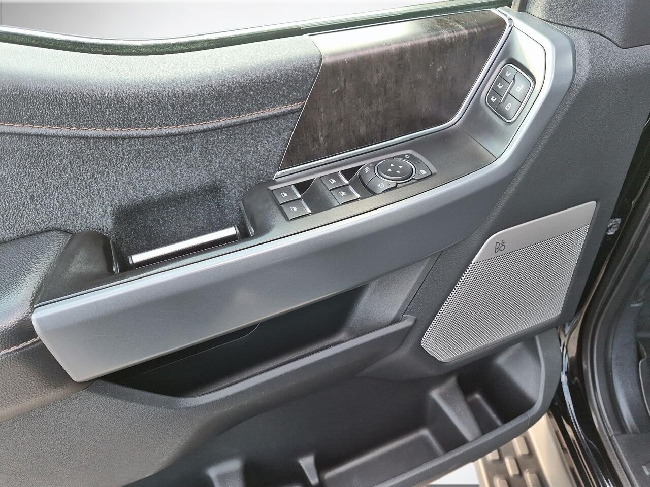2022 Ford F-150 Lightning Black Saint-Jérôme - photo #10