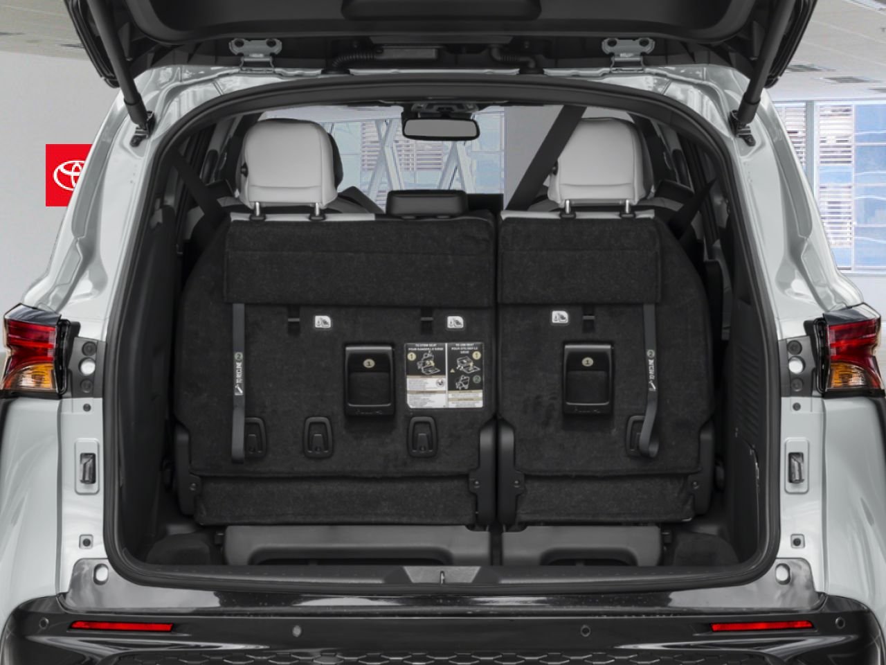 2026 TOYOTA Sienna 18 Inch Alloys, Sunroof, All Wheel Drive, Kick Sensor Power Rear Door, White Mississauga - photo #5