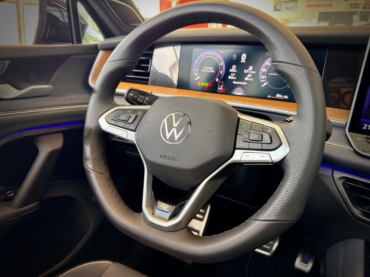 2026 Volkswagen Tiguan Black Notre-Dame-des-Prairies - photo #20