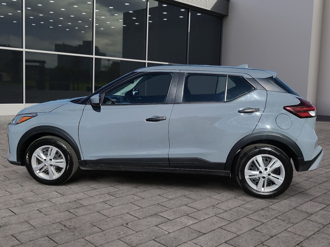 2024 Nissan Kicks s Grey Québec - photo #4