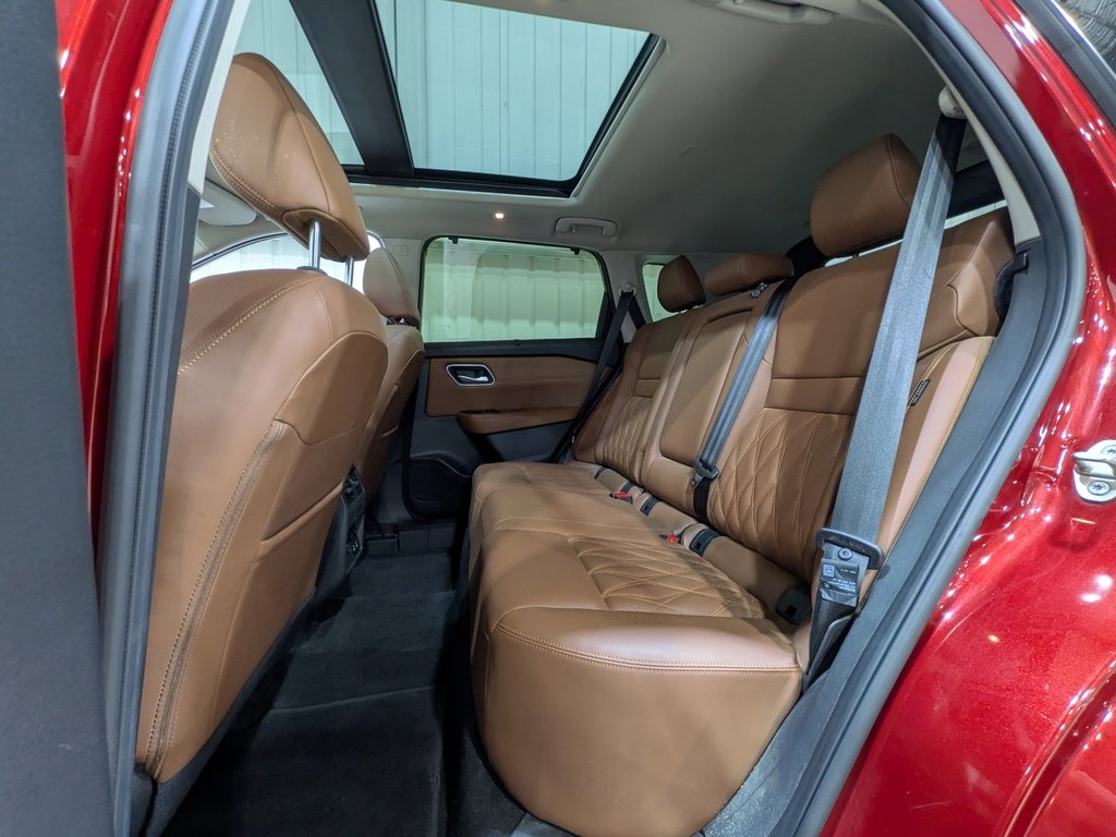 2024 Nissan Rogue AWD Platinum Red Val-David - photo #11
