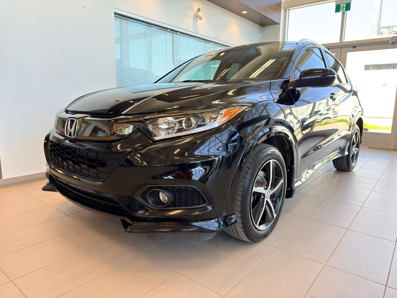 2021 Honda HR-V Black Notre-Dame-des-Prairies - photo #2