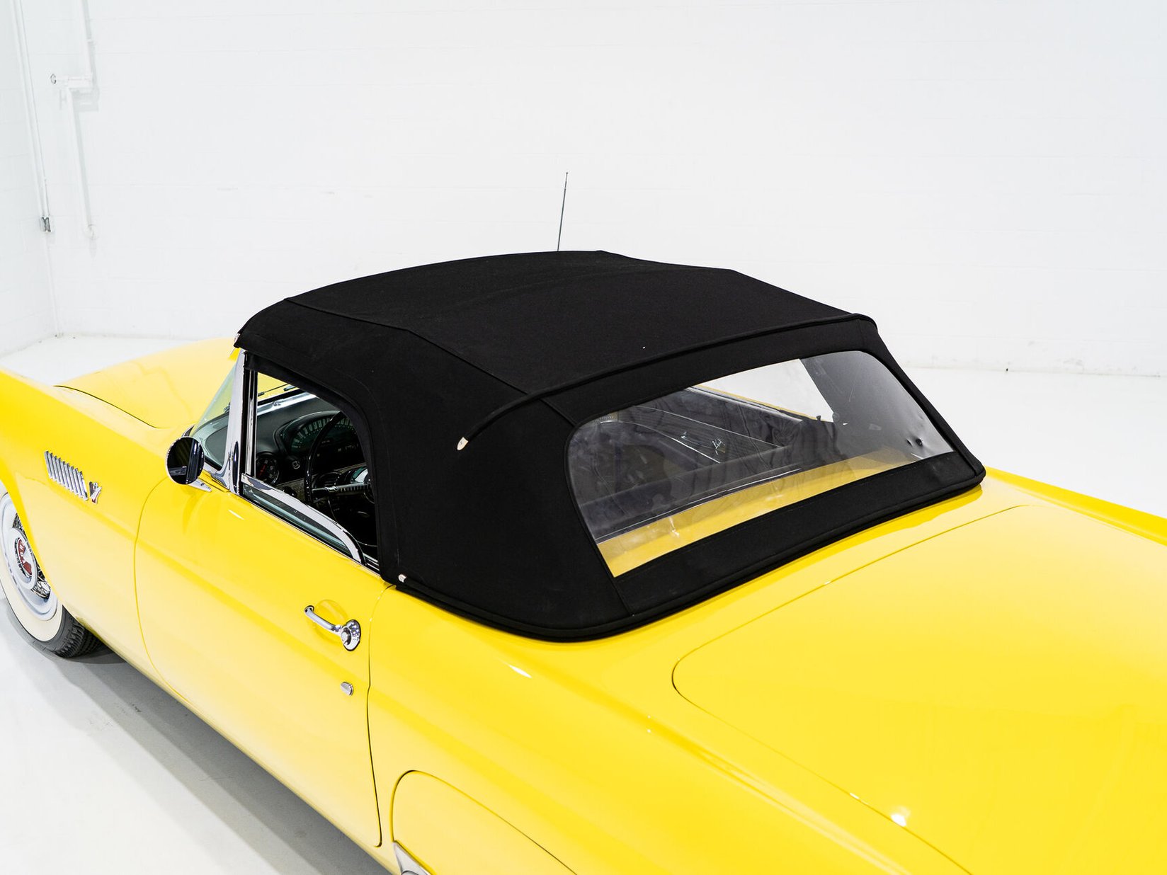 Ford Thunderbird **PRICE IN USD** Fully restored 1955 Montréal - photo #51