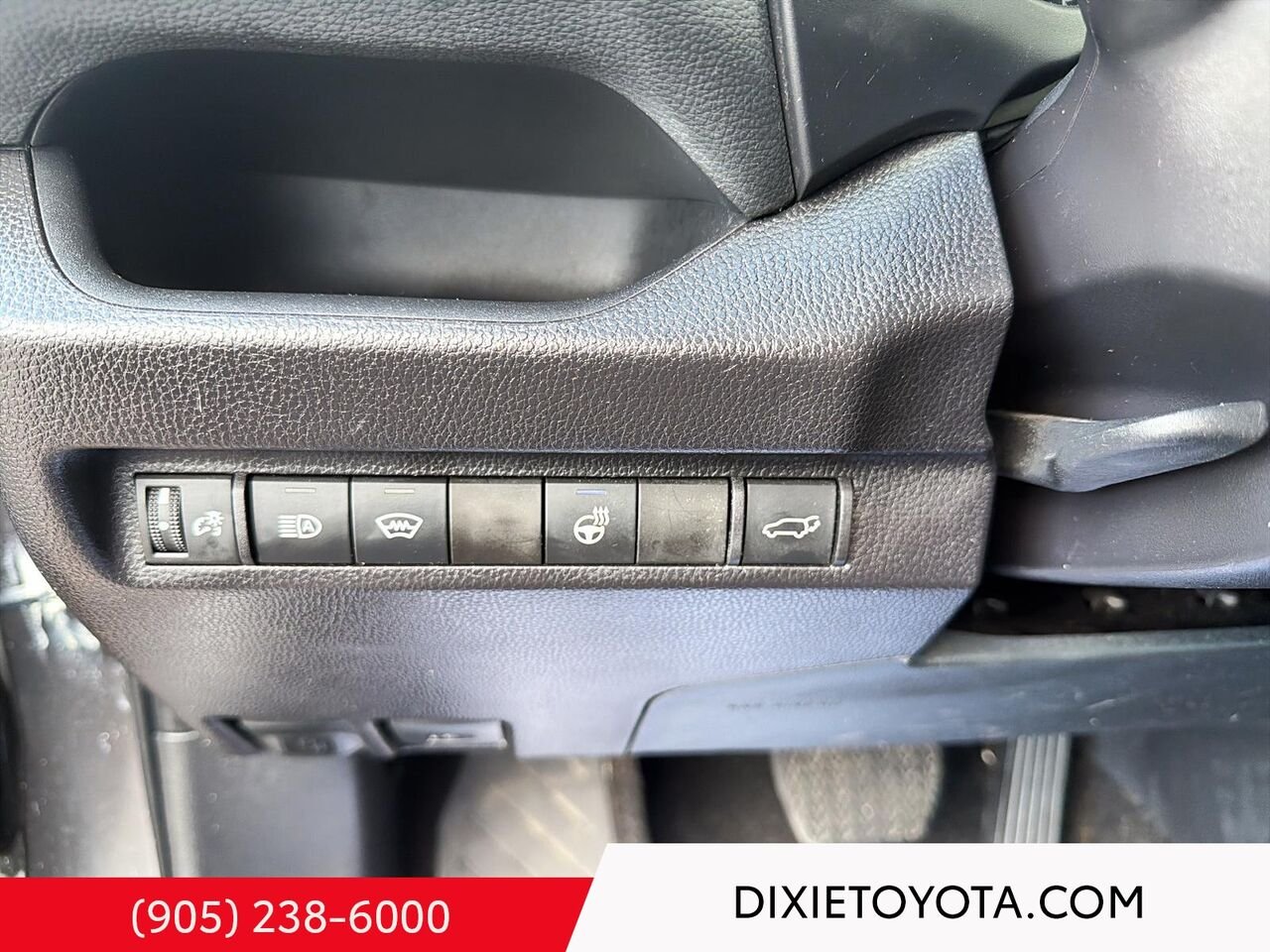 2025 Toyota RAV4 XLE AWD / HEATED SEATS / MOONROOF / ALLOY WHEELS / CARPLAY AND ANDROID AUTO Grey Mississauga - photo #12