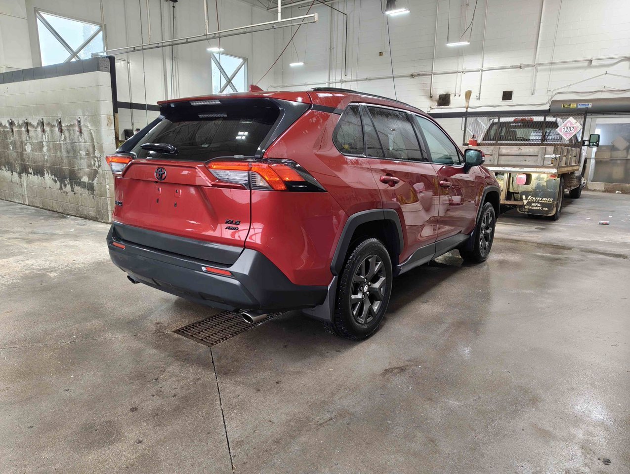 2022 Toyota RAV4 XLE AWD Red Sherwood Park - photo #5