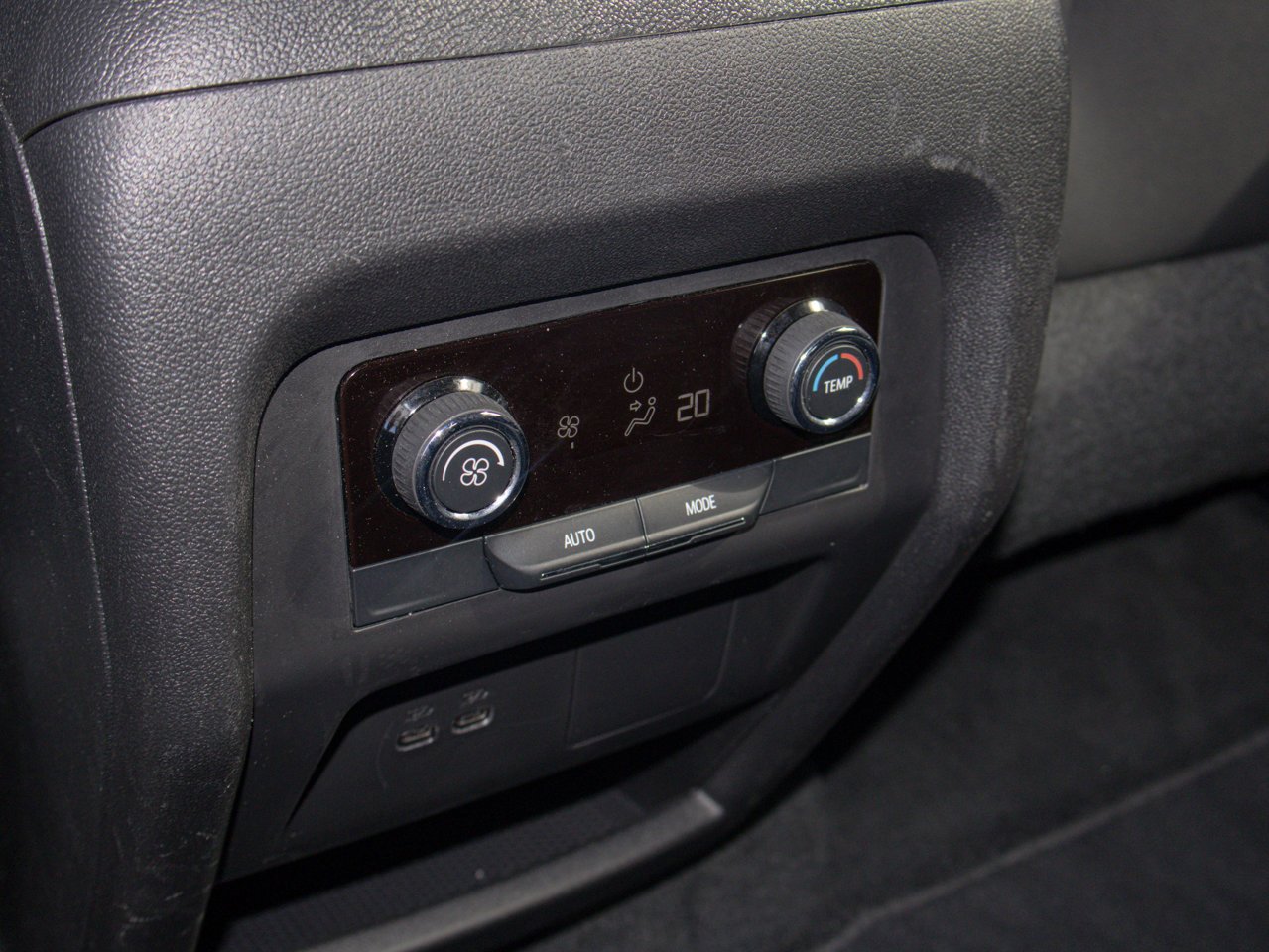 2026 Chevrolet Traverse AWD 4dr LT Black Sherwood Park - photo #32